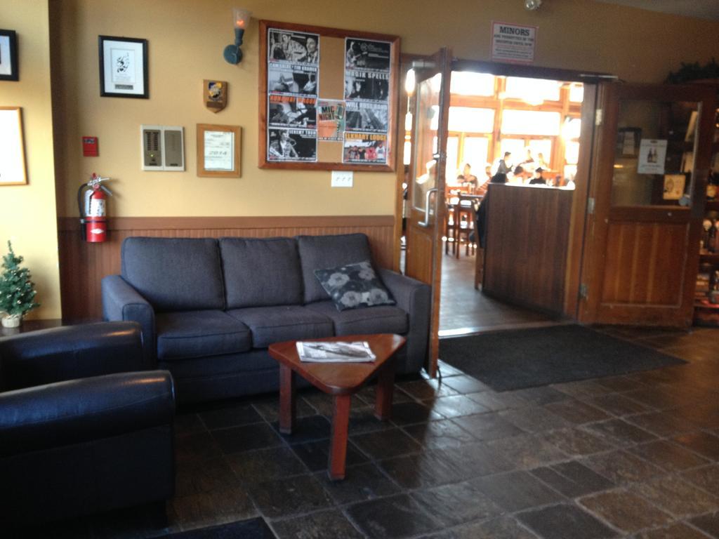 Howe Sound Inn & Brewing Company Squamish Esterno foto