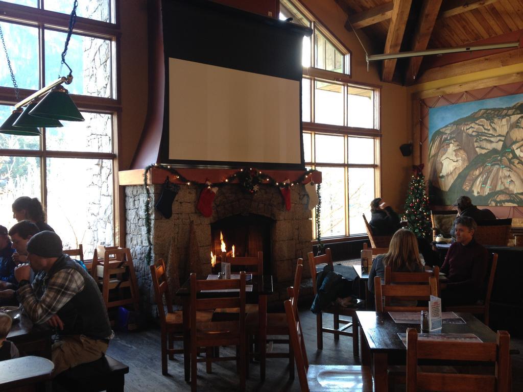 Howe Sound Inn & Brewing Company Squamish Esterno foto