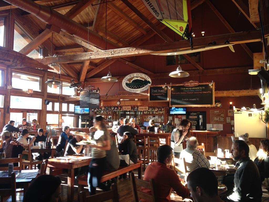 Howe Sound Inn & Brewing Company Squamish Esterno foto