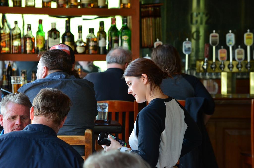 Howe Sound Inn & Brewing Company Squamish Esterno foto