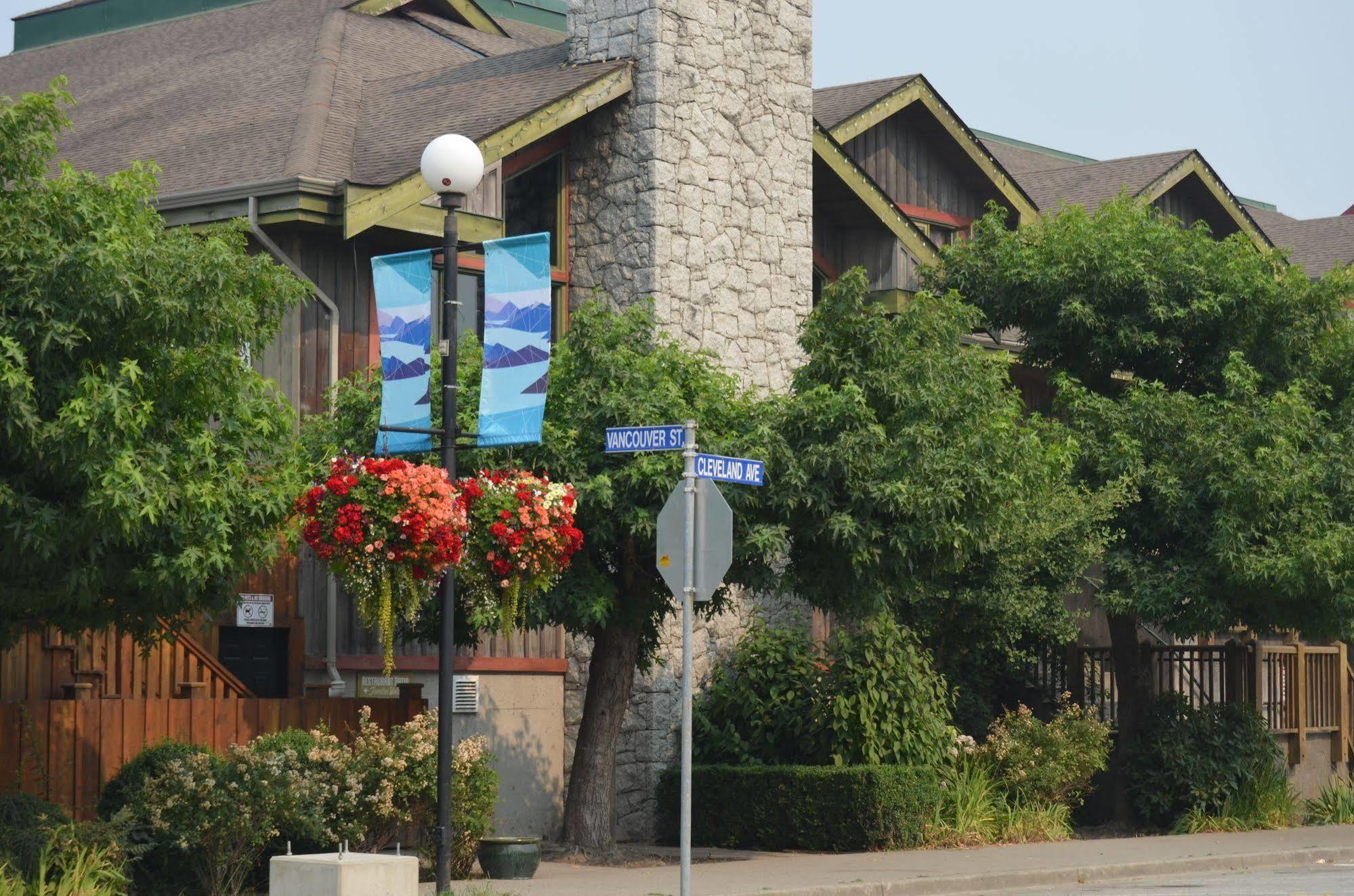 Howe Sound Inn & Brewing Company Squamish Esterno foto
